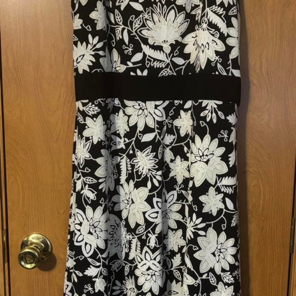 Ellie McCarthy Floral Midi Dress-